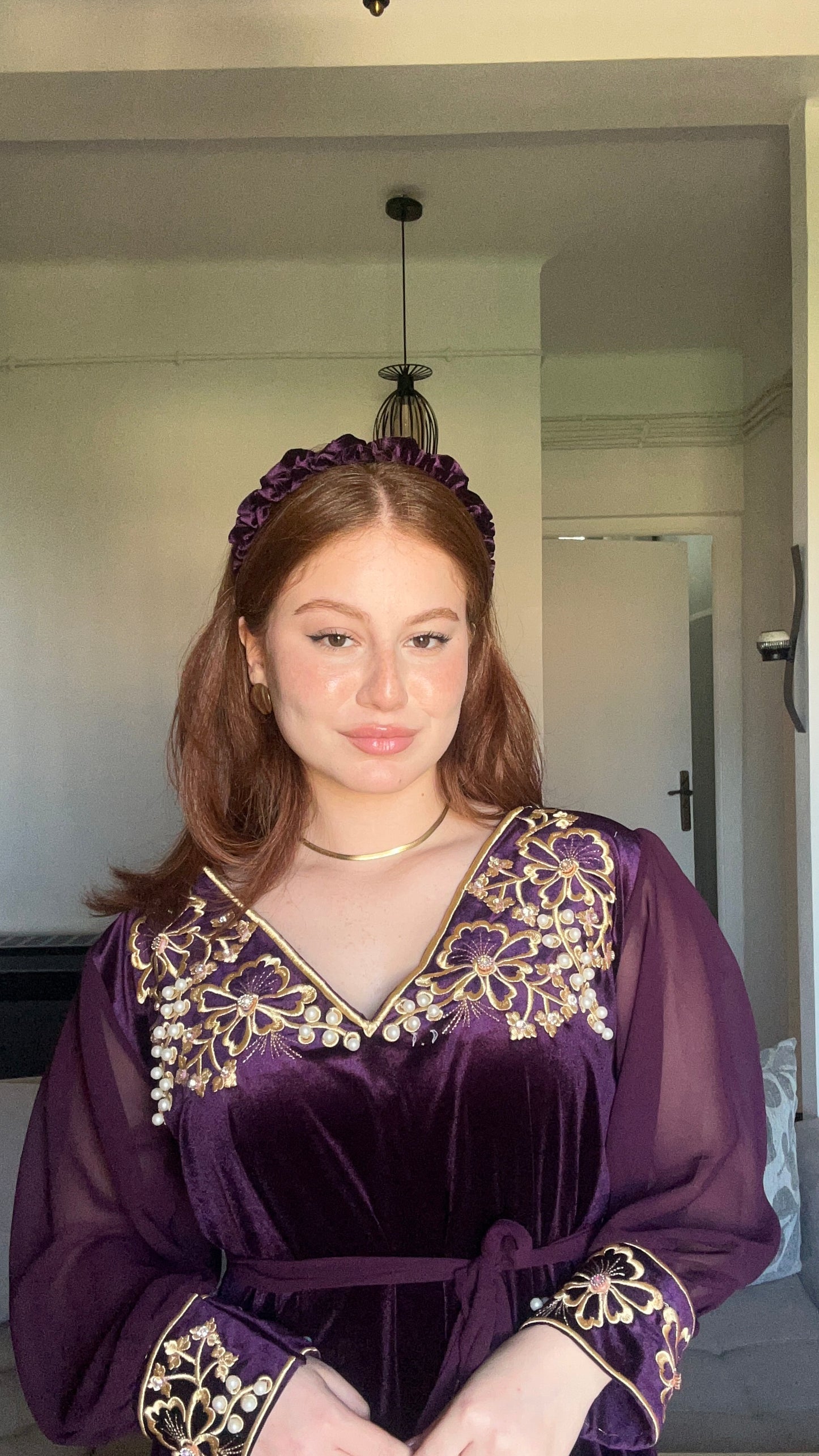 جبة قطيفة طرز + إكسسوار