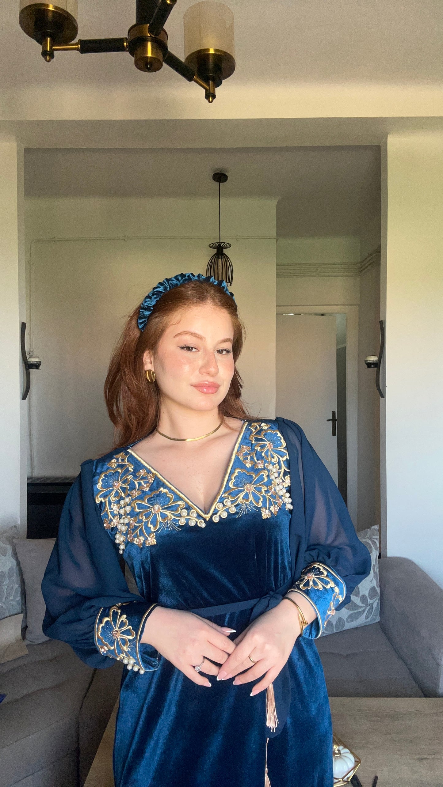 جبة قطيفة طرز + إكسسوار