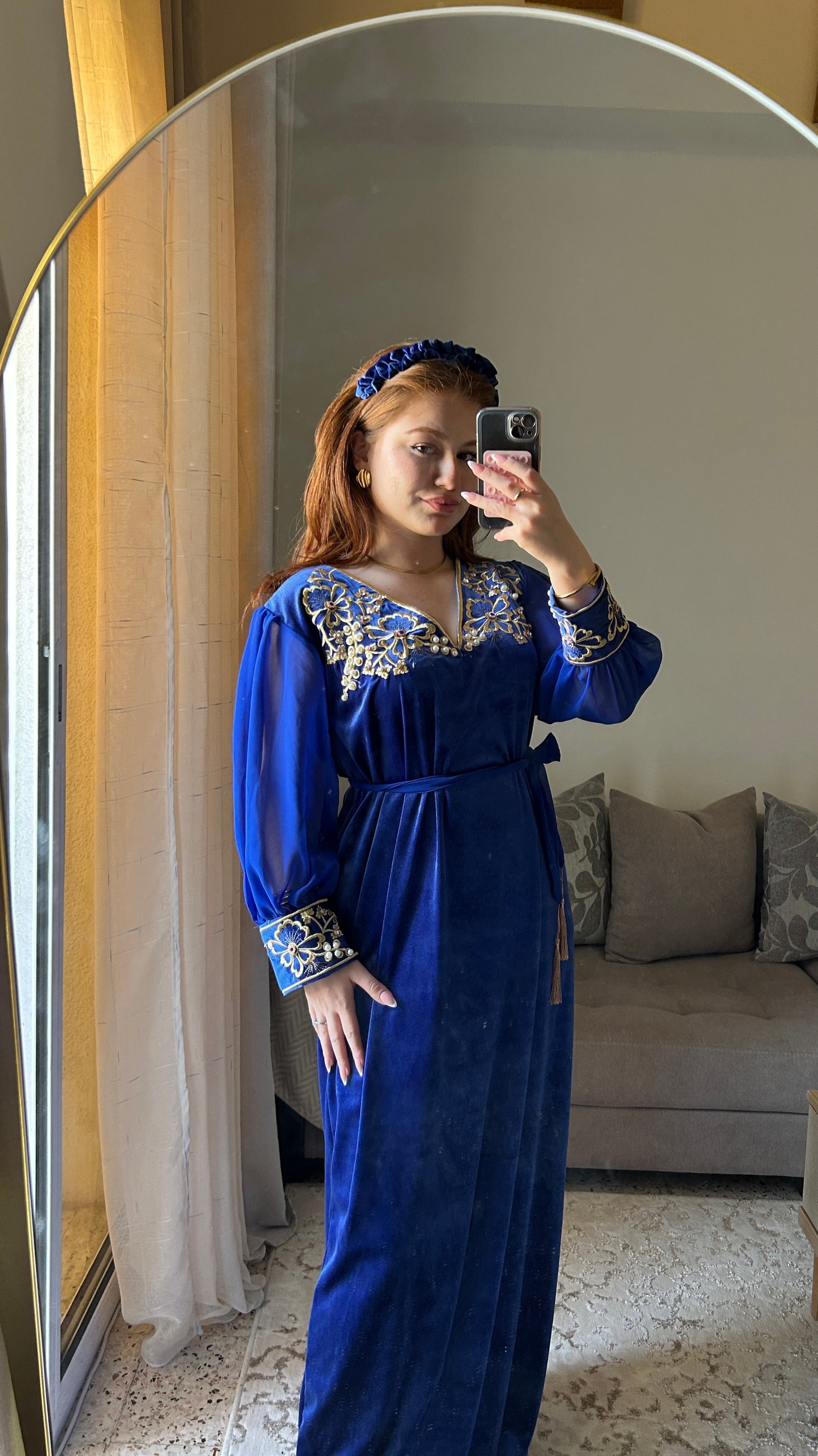 جبة قطيفة طرز + إكسسوار