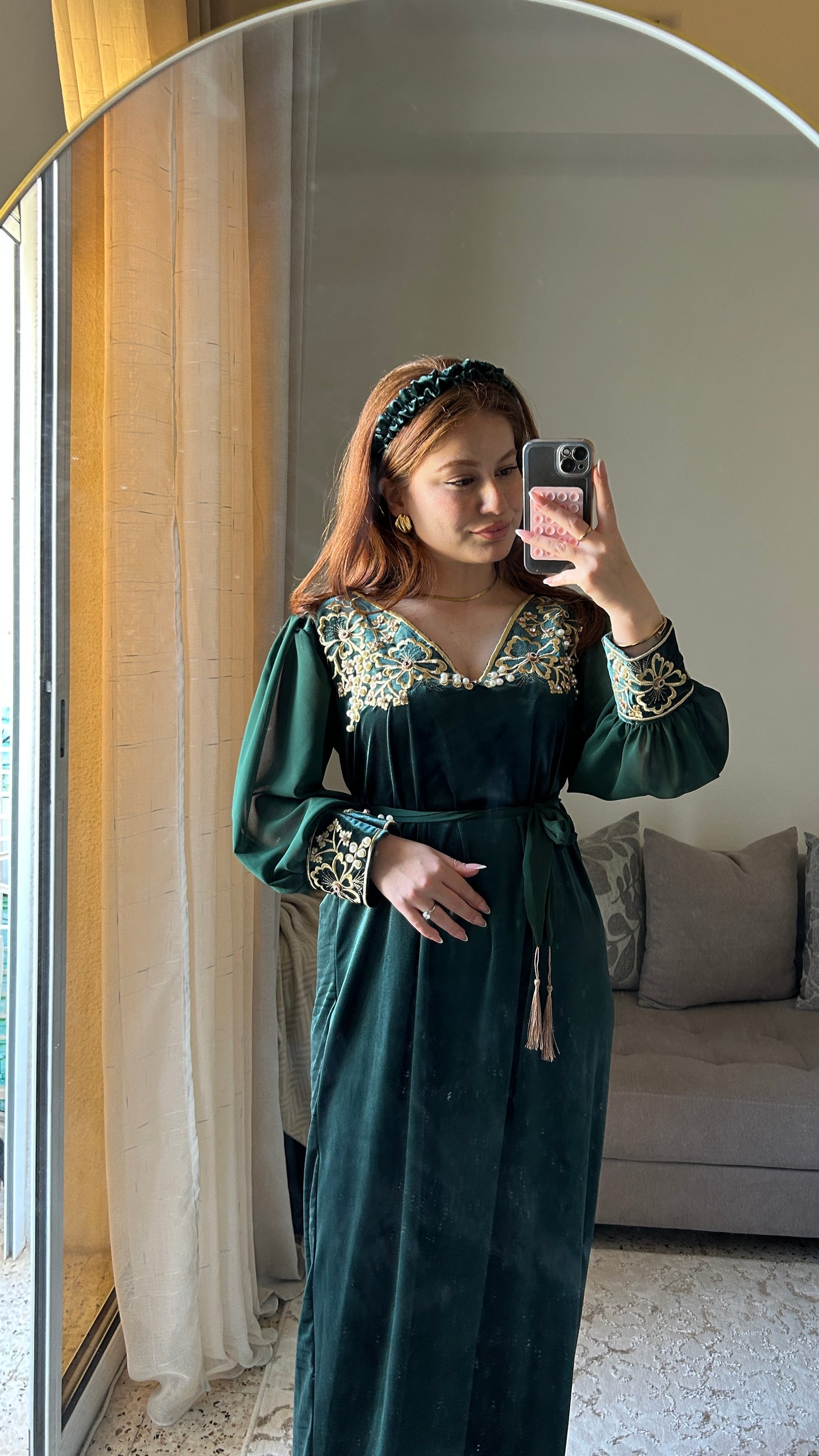 جبة قطيفة طرز + إكسسوار