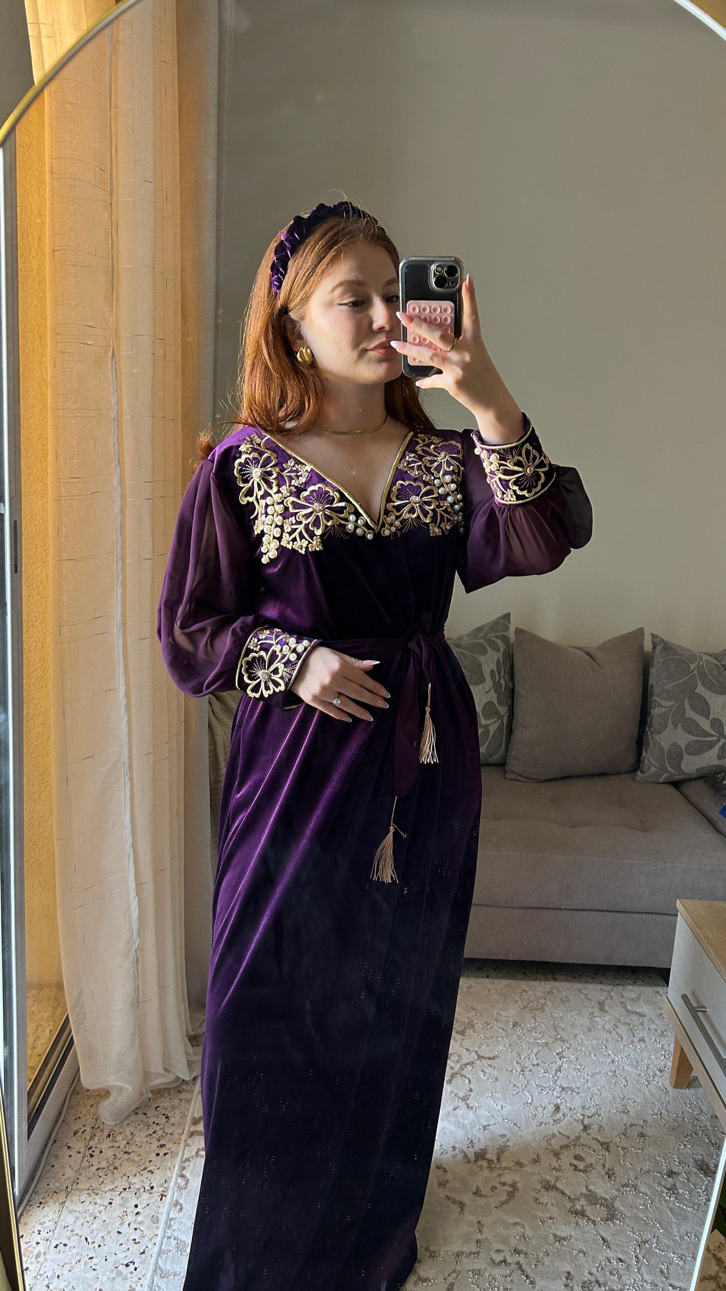 جبة قطيفة طرز + إكسسوار